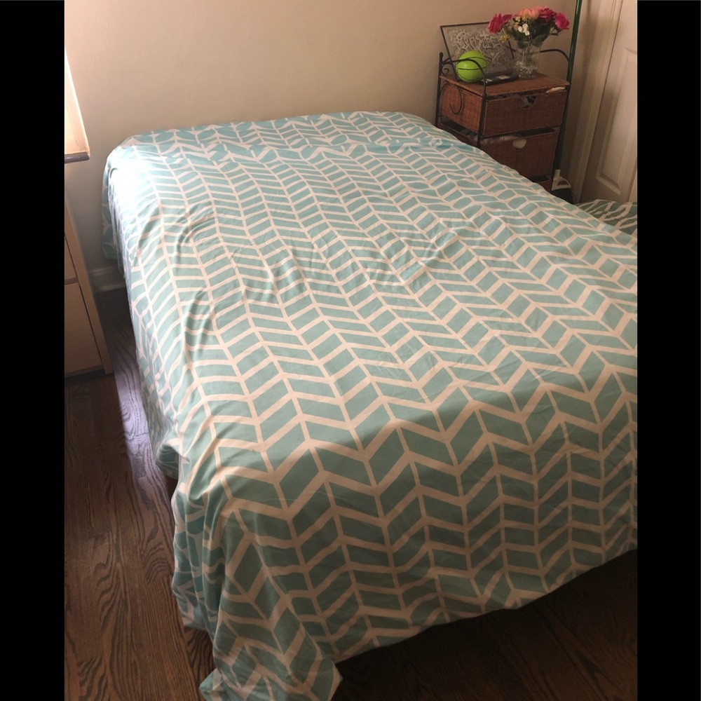 Full Size Bedding & 2 Pillow Shams